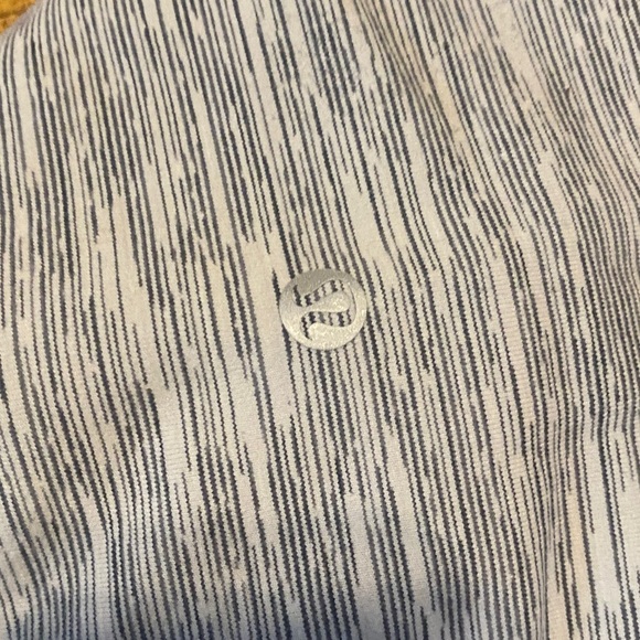 lululemon athletica Gray and White scalloped Leggings - Picture 3 of 5